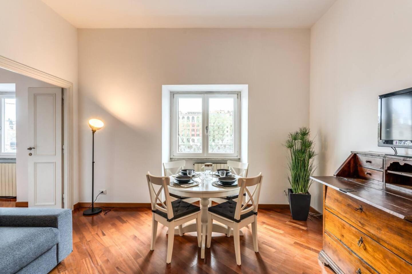 Splendid Flat On The Tiber River 로마 외부 사진
